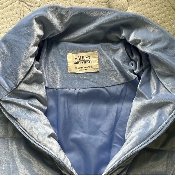 beautiful blue shimmery puffer jacket - Picture 3 of 3